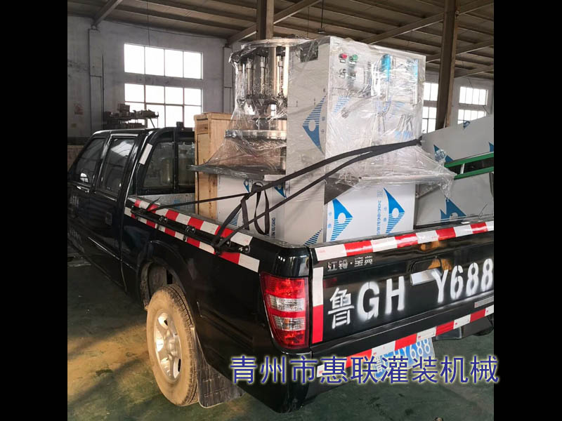 食用油灌裝機(jī)廠家發(fā)貨現(xiàn)場(chǎng)